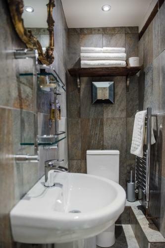 Hostal Drapers Hall Restaurant & Boutique Rooms