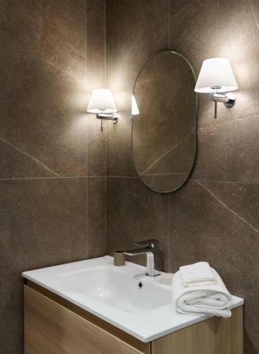Deluxe Apartment In Historic Quarter Near Beaches