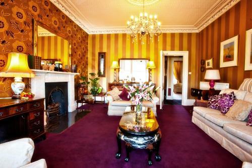 Hostal Golf View B&B
