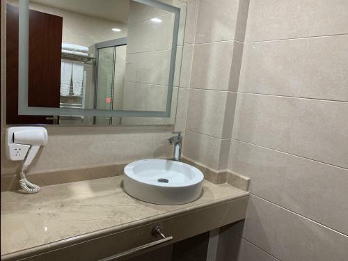 2 Bedroom Apartment In Oasis