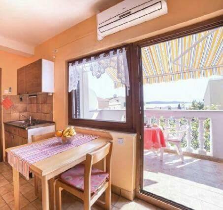Apartmani Lovrinovi?