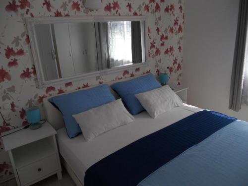 Apartments With A Parking Space Vodice - 16578