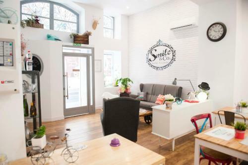 Hotel Smile & Co Hostal Boutique