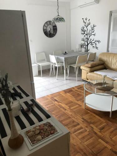 Apartamentos Vrsi, Sunny House For 10