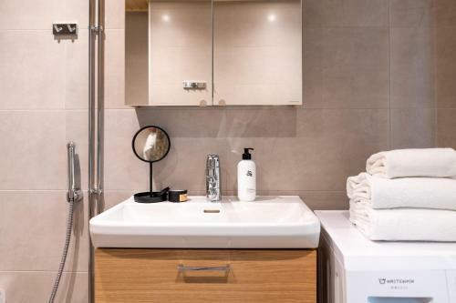 Apartamento Brand New Stylish Studio - Free Parking!