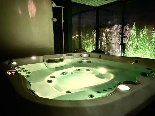 Seafront Villa With Sauna And Jacuzzi