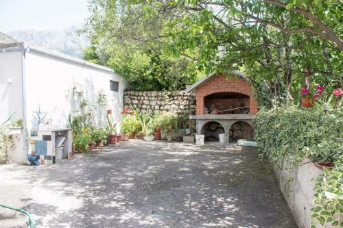 Apartments With A Parking Space Zaostrog, Makarska - 17724