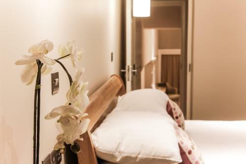 Gwesty'r Emlyn Hotel