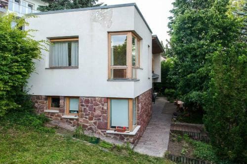 Quiet, Spacious House Near The Center (5 Min)
