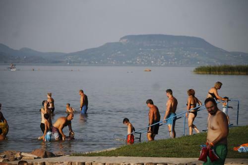 Hostal H�vir�g Apartman Balatonber�ny