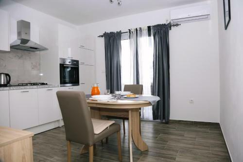 Apartments Tonia Br. 1