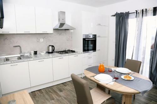 Apartments Tonia Br. 1