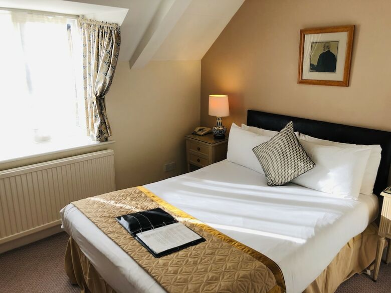 Brook Whipper-in Hotel