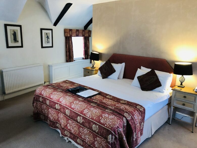 Brook Whipper-in Hotel