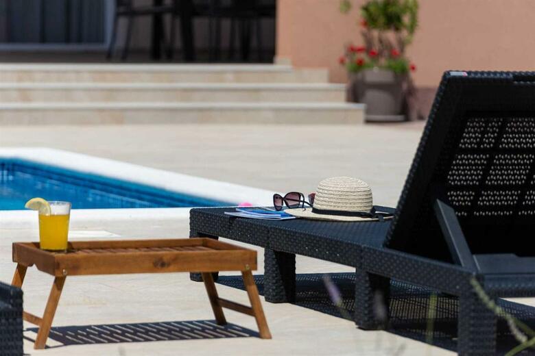 4* Villa First Hill With Heated Pool, Zaton