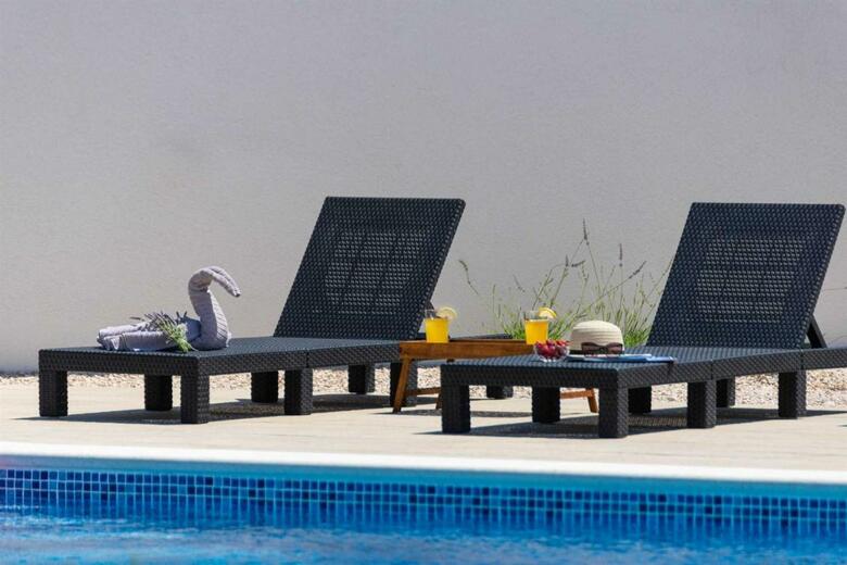 4* Villa First Hill With Heated Pool, Zaton