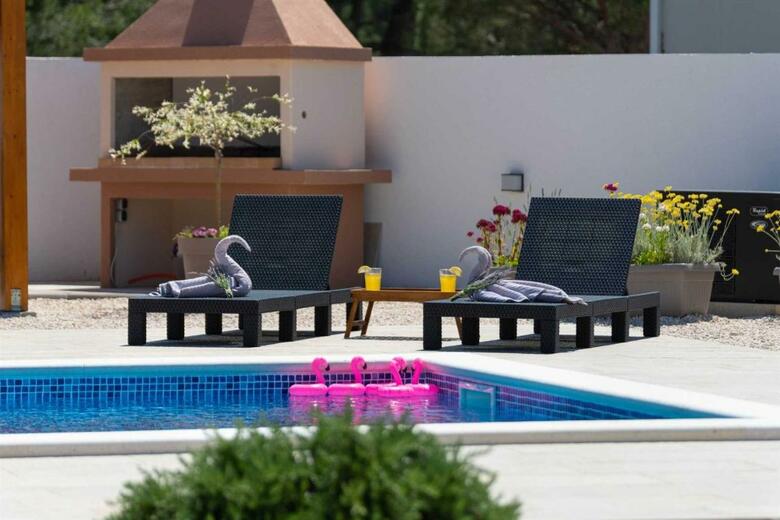 4* Villa First Hill With Heated Pool, Zaton