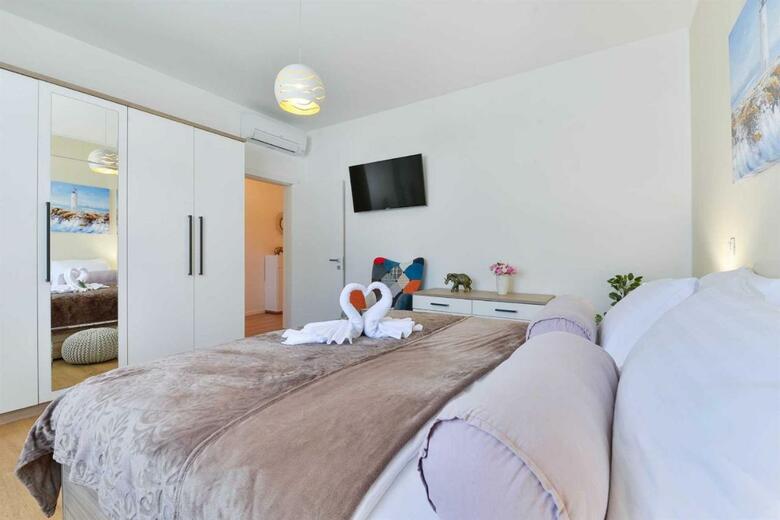 4* Villa First Hill With Heated Pool, Zaton