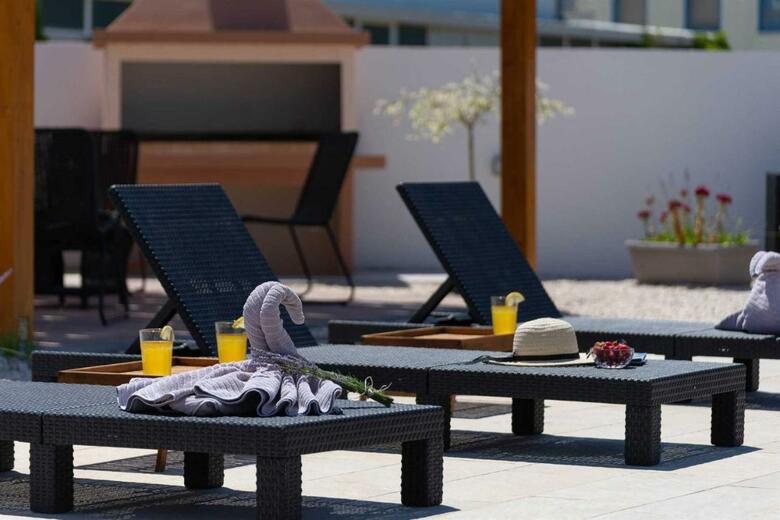 4* Villa First Hill With Heated Pool, Zaton