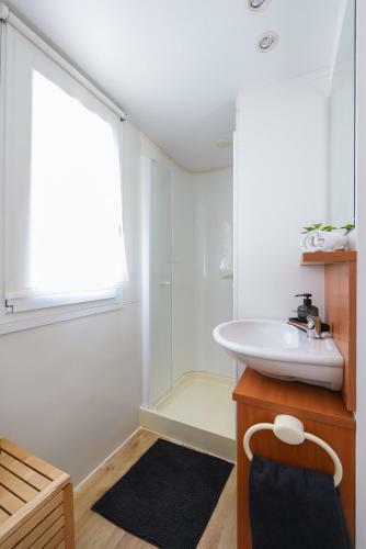 Mia Mobile Home With Jacuzzi