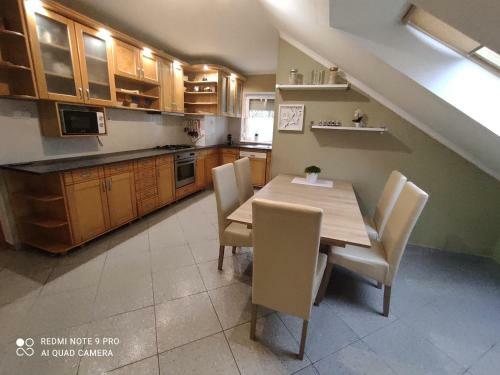 Hostal Felh? Apartman