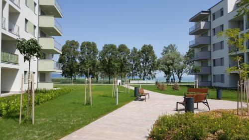 N�gy �gt�j Apartmanok - Nyugat