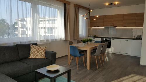 N�gy �gt�j Apartmanok - Nyugat