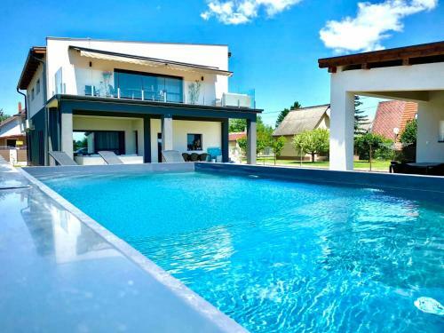 Lelle Sun And Pool Apartments