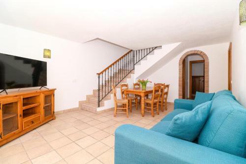 4 Br House In Benahavis Centre, Costa Del Sol
