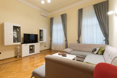 Apartamentos Golden Star