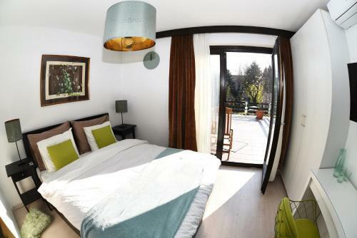 Hostal Monikarooms
