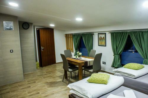 Hostal Villa Zoki - Soba Dnevni Najam