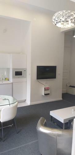 Main Square Shine Apartment
