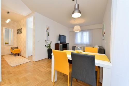 Apartment Sweet Corner