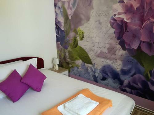 Apartment Yelena Rose West