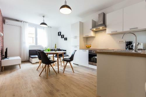 Deluxe Apartment Near The Bridge