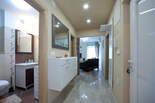 Few Steps From The Center - New And Modern Apartment For 4 Persons