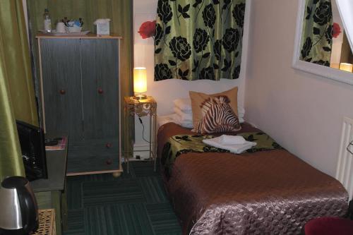 Hostal The Crown Lodge & Restaurant