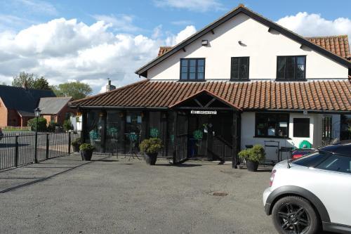 Hostal The Crown Lodge & Restaurant