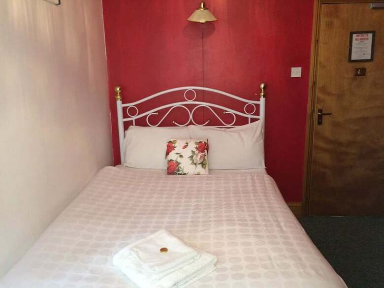 Hostal Charlotte House Hotel