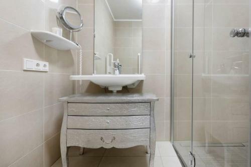 Luxury 2bed Apartment City Center -free Parking