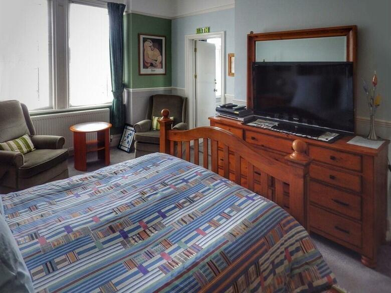 Hostal The Strand Hotel