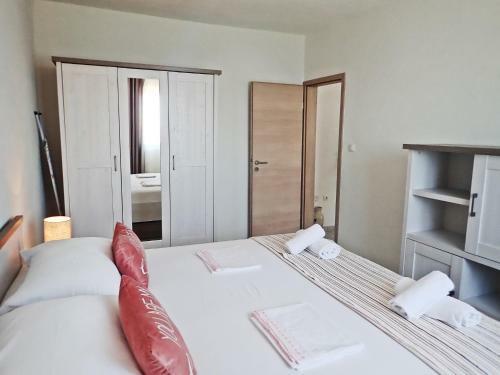 Apartment Jela At The Seafront