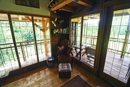 Lodge Treehouse Resnice -mre?nica