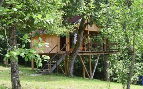 Lodge Treehouse Resnice -mre?nica