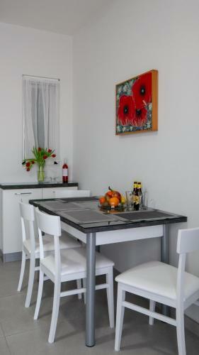 Mgarr Waterfront Cosy Apartment 2 By Ghajnsielem Gozo