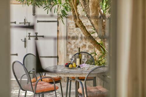 Hostal Mediterranean Holiday House & Apartments