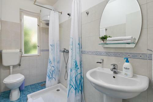 Hostal Mediterranean Holiday House & Apartments