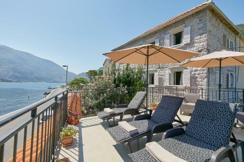 Hostal Mediterranean Holiday House & Apartments