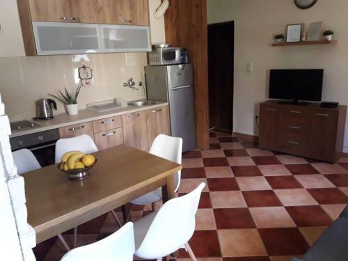 Hostal Mediterranean Holiday House & Apartments
